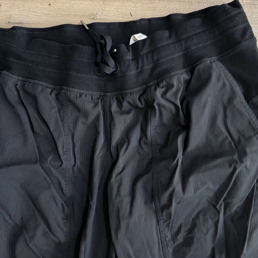 Lululemon Dance Studio Mid-rise Joggers Women Size 14 Black - Picture 3 of 5